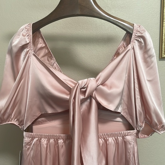 Express satin open back dress - Picture 4 of 7